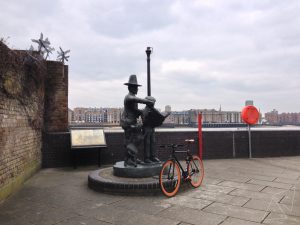 Read more about the article #105 Statue on Thames Path